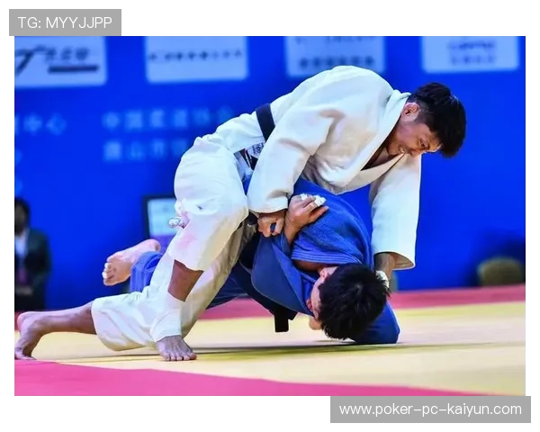 柔道比赛:巧妙技艺征服全场,柔道比赛现场 柔道比赛:巧妙技艺征服全场,柔道比赛现场